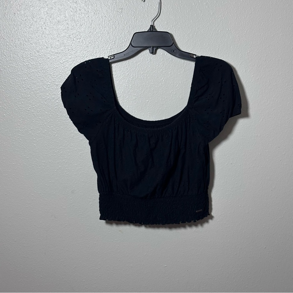 Hollister Women Black Off Shoulder Cropped Top Size M.